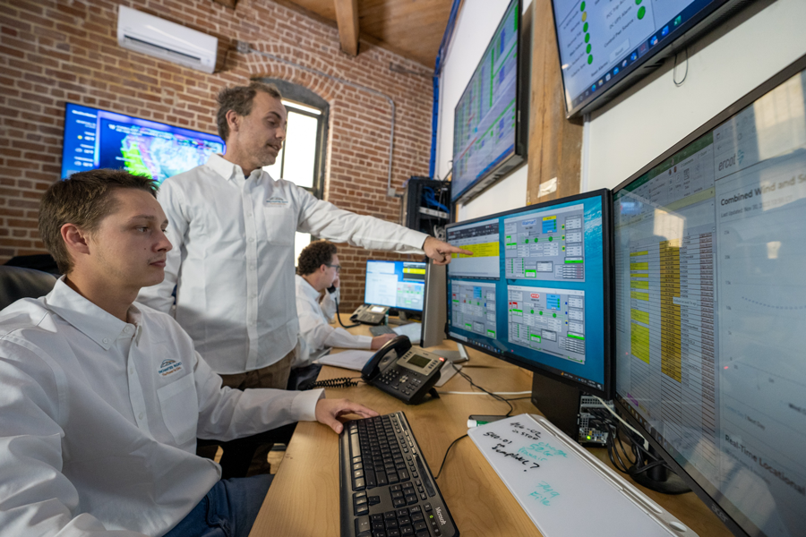 Real-time monitoring of asset conditions and market performance guarantees service reliability and allows customers to feed power from the generators back to the grid when needed.